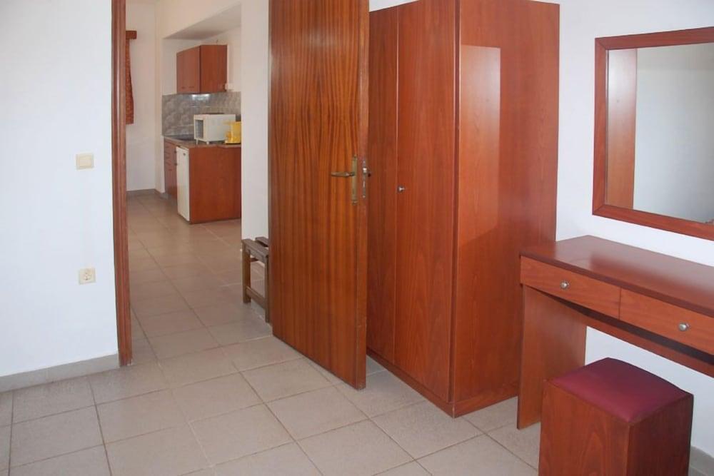 إياليسوس Barbie Hotel Apartments المظهر الخارجي الصورة