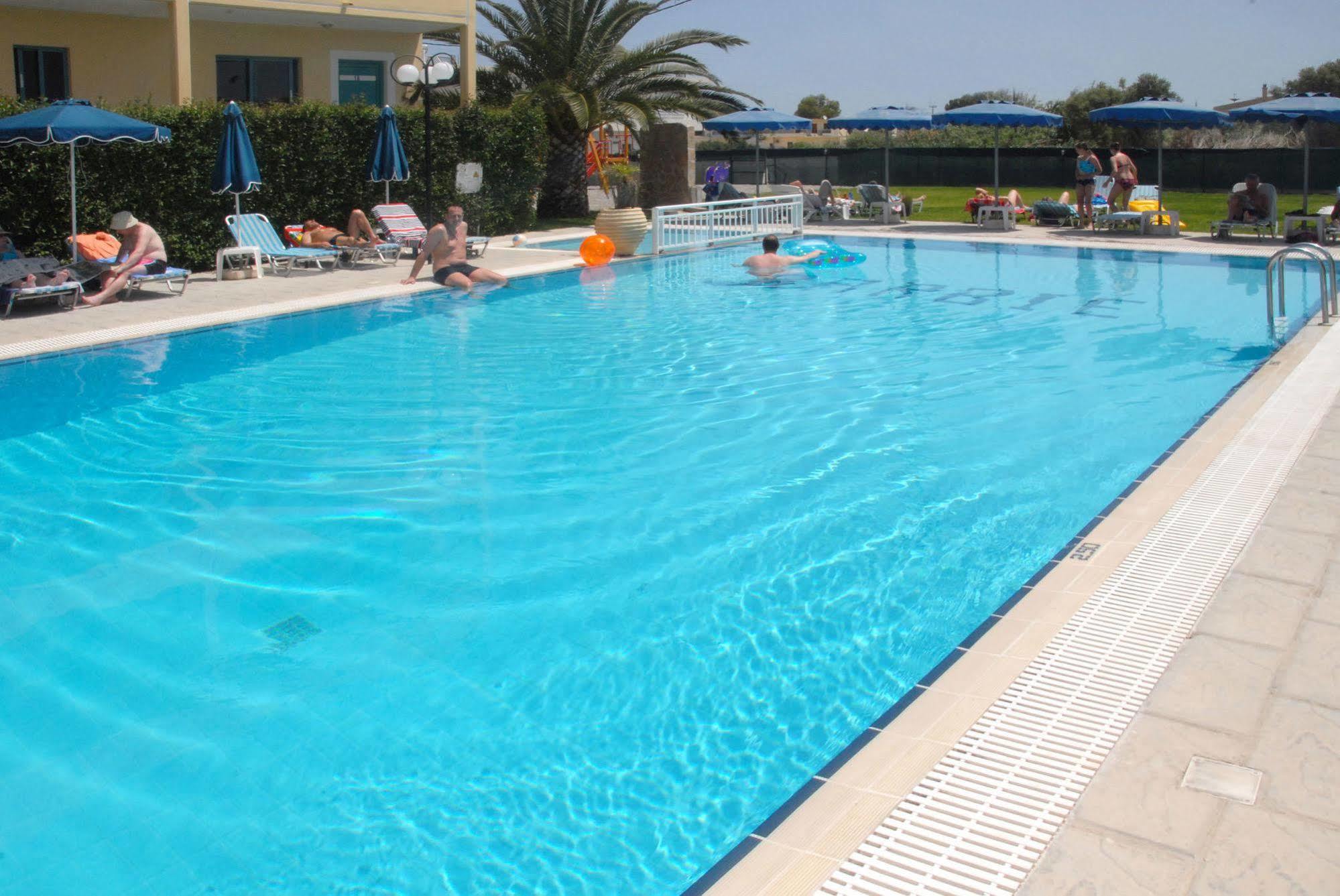 إياليسوس Barbie Hotel Apartments المظهر الخارجي الصورة